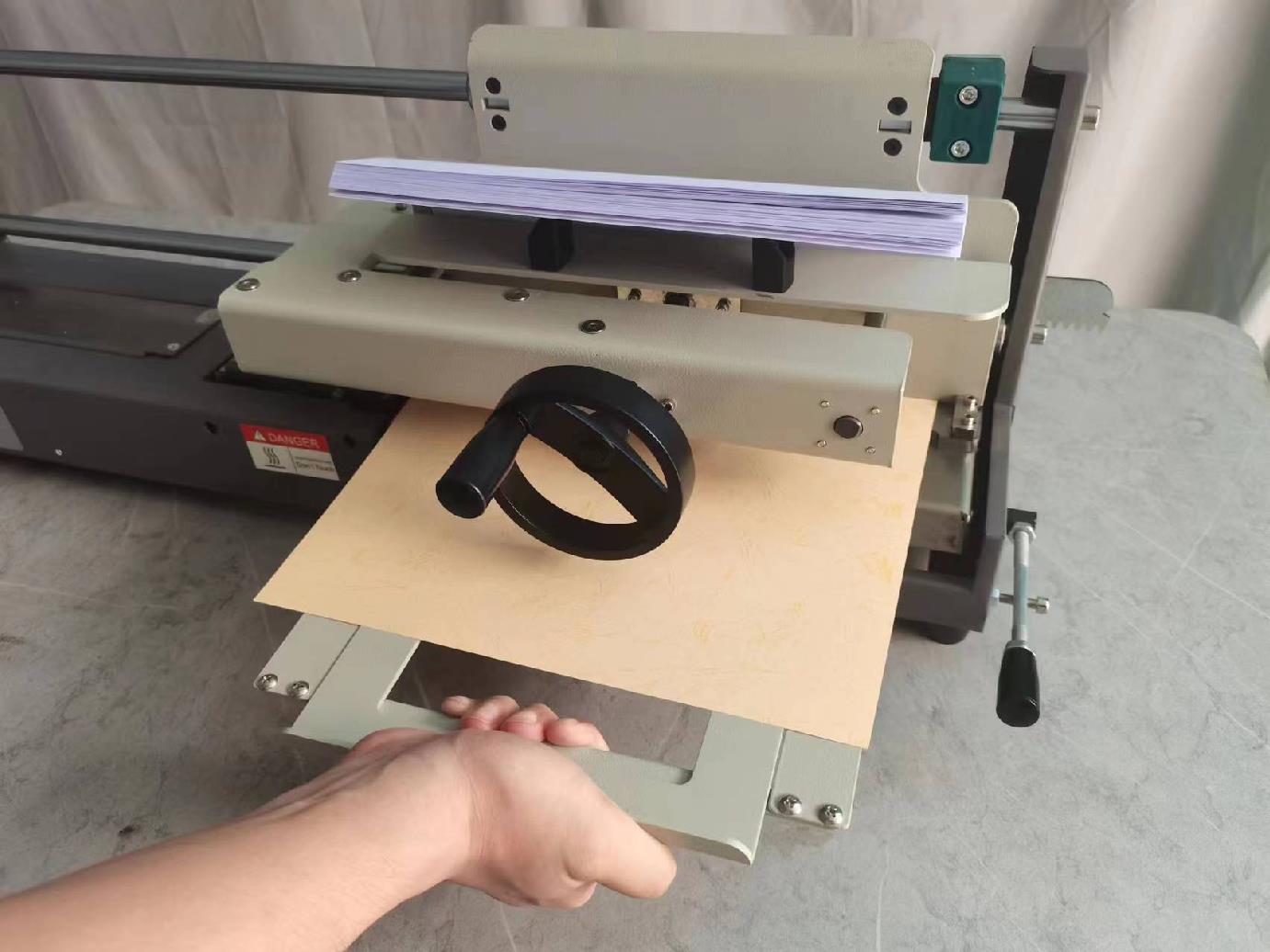 เครื่องเข้าเล่มกาวร้อนอุตสาหกร - Binding Machine Comb บทวิจารณ์และราคา